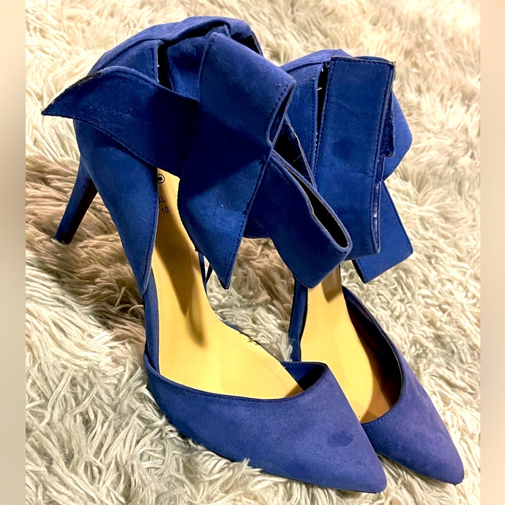 ETC Big Bow Blue Suede Heels, 10
